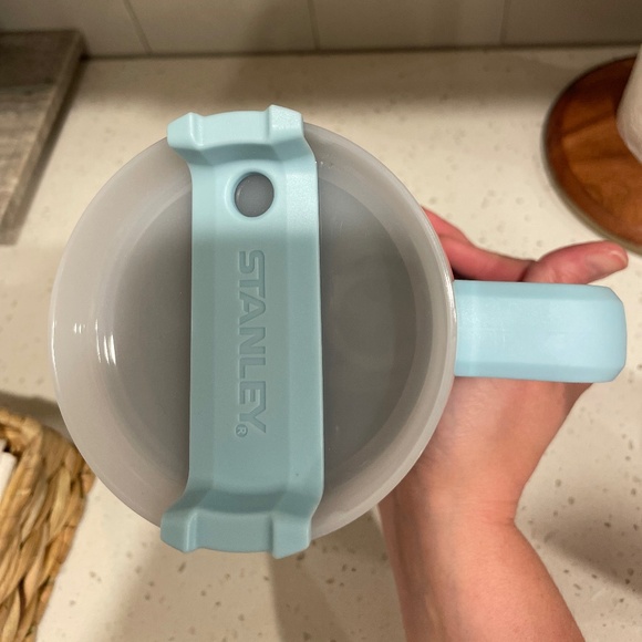 Stanley “OG” 40 oz Adventure Quencher Tumbler-Aqua - Picture 4 of 5